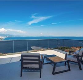 3 bedroom villa with infinity pool in Opatija, sleeps 6